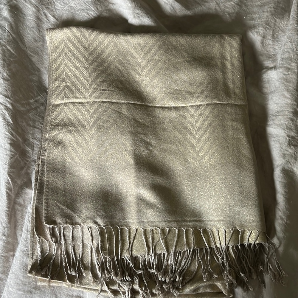 Chevron gold wrap